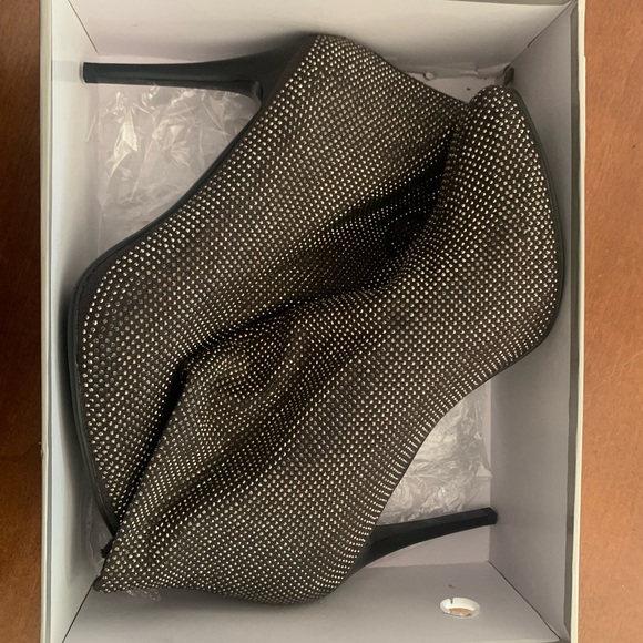 Nancy Li booties - Picture 3 of 3